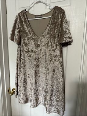 Addie crushed Velvet V-Neck Short Sleeve Dress